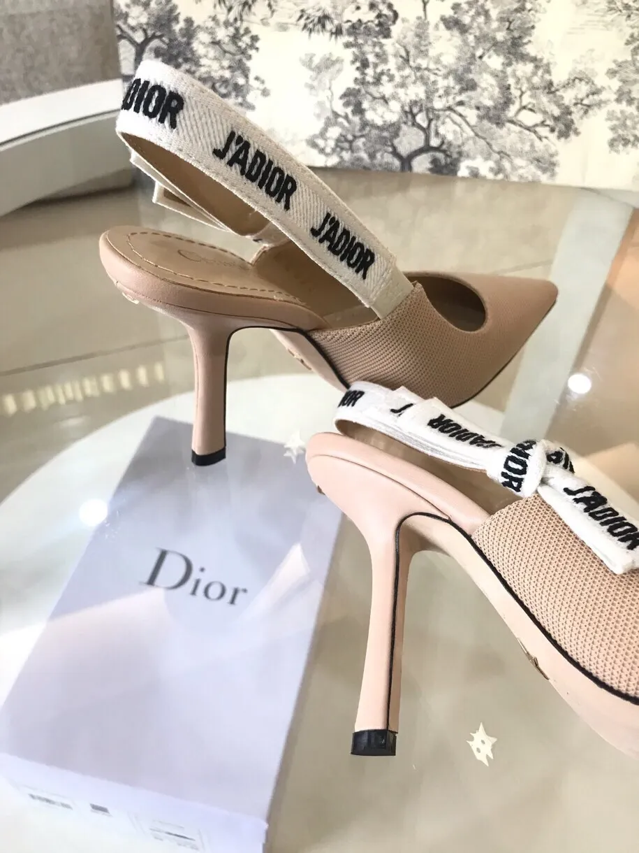 👟👟Ex-factory price 480👟👟 ✨✨ Newly upgraded Dior letter shoes that are so popular 🔥 that people are waiting in line! Dior jadore's first runway collection for the new designer. Originally, j'adore meant my favorite. Then I took a homophone and changed it into j'adior, which means I love Dior. Pointed bow letter ribbon slingback slingback shoes. * Black technical fabric * J'Adior embroidered ribbon * Flat knot * Leather sole matched with Mr. Christian Dior's favorite lucky star * Heel 1 cm/6.5 cm/9.5 cm *size: 33-43 (33/34/40/41/42/43 customized) *1cm flat bottom/6.5cm medium heel/9.5cm 💕When you walk with your head down, you will also look back at the shoes💕